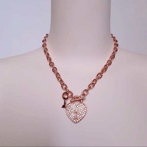 Reduced‼️Gold Rose Choker, Rhinestone Crystal Heart Pendant and Key - Picture 4 of 6
